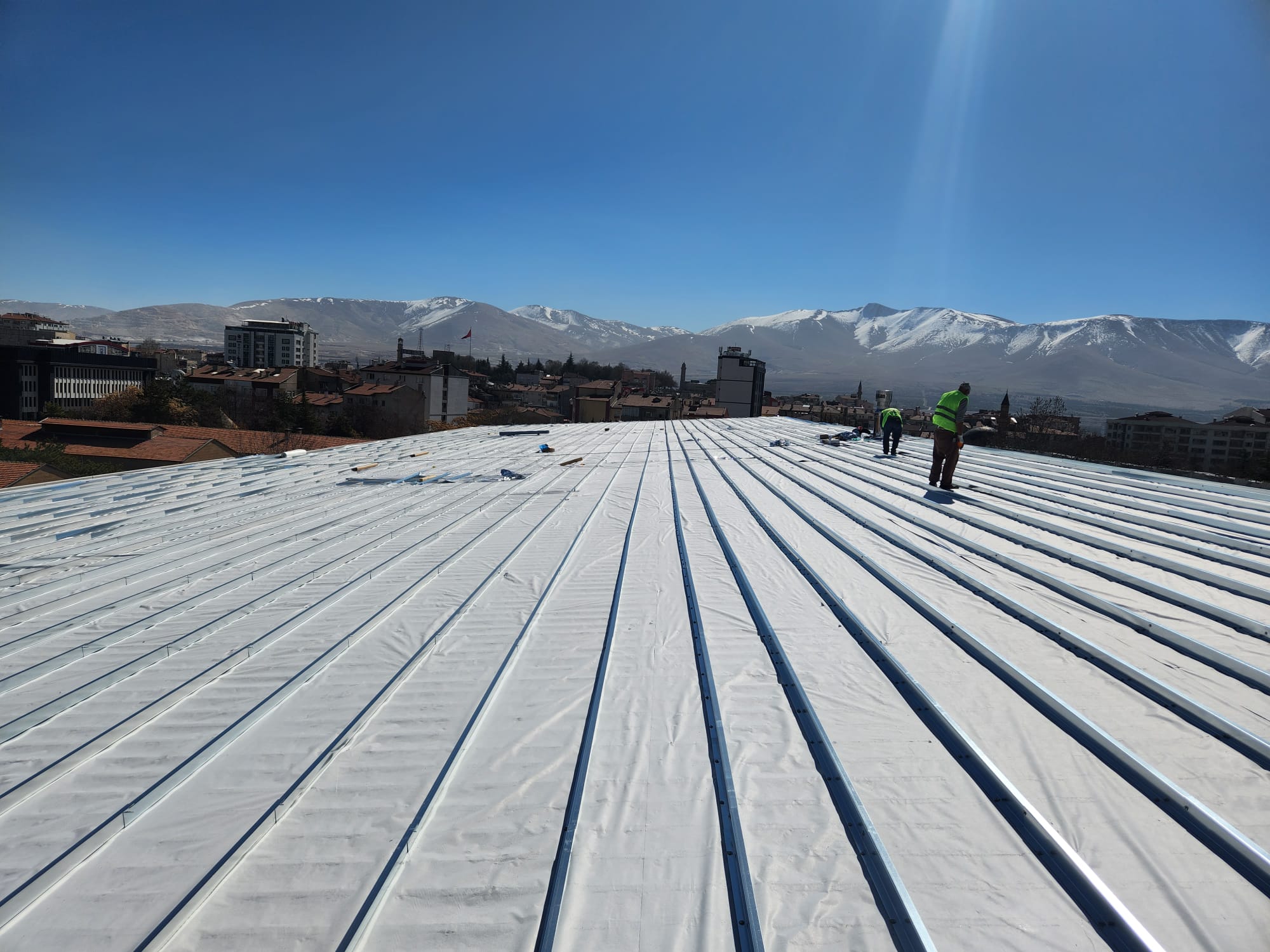 NİĞDE KAPALI SPOR SALONU